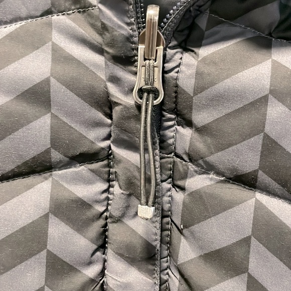 Reversible Ivivva / Lululemon girls puffer jacket. Very warm in the winter. - Picture 4 of 4